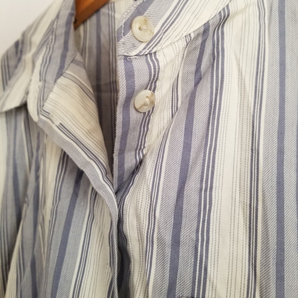 NWOT Universal Thread Blue Gray Stripe Short Sleeve Button Down Shirt Size S - Picture 3 of 9